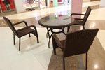 Универсални стол и маса от ратан за всесезонно използване