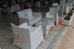 Качествена мебелировка от бял или светъл ратан за дома и заведението